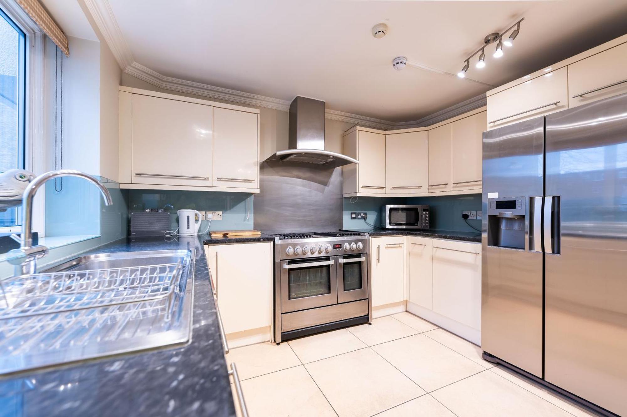 Luxury 6 Bedroom House In Southwick Street Apartamento *