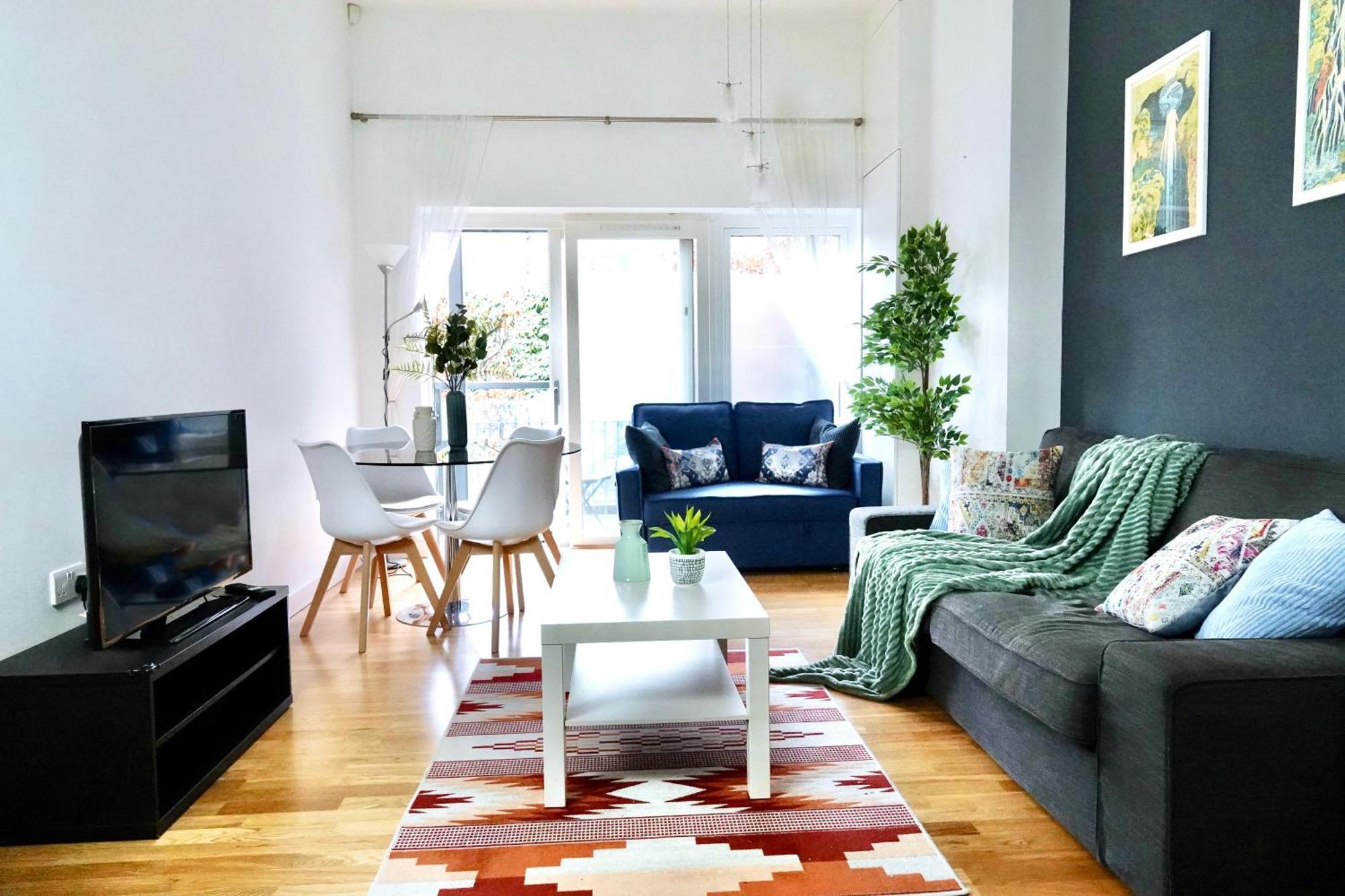 Apartment Luxury, Spacious 2 Bed Flat In *