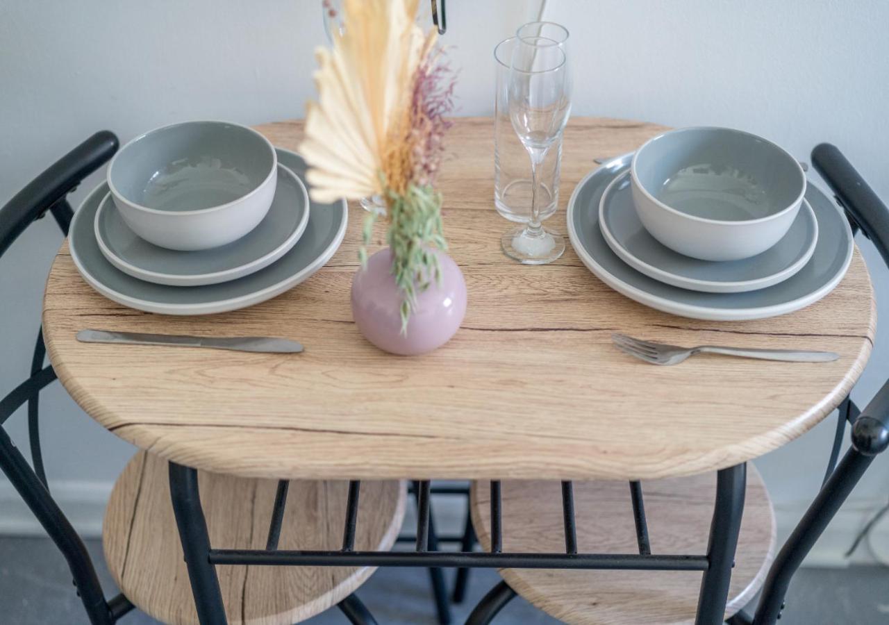 Private Studio Unit In Chapel Market Apartment London