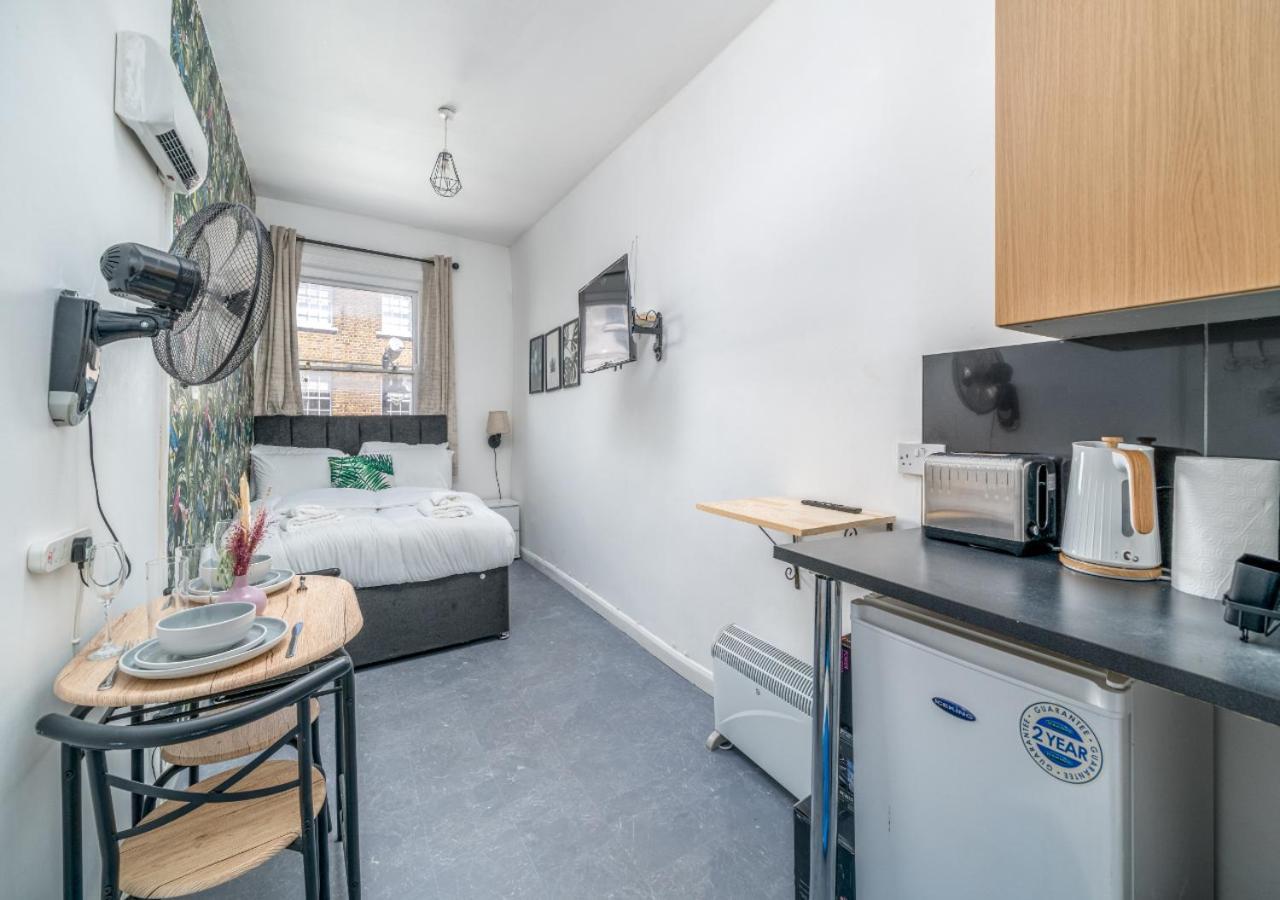 Private Studio Unit In Chapel Market Apartment London