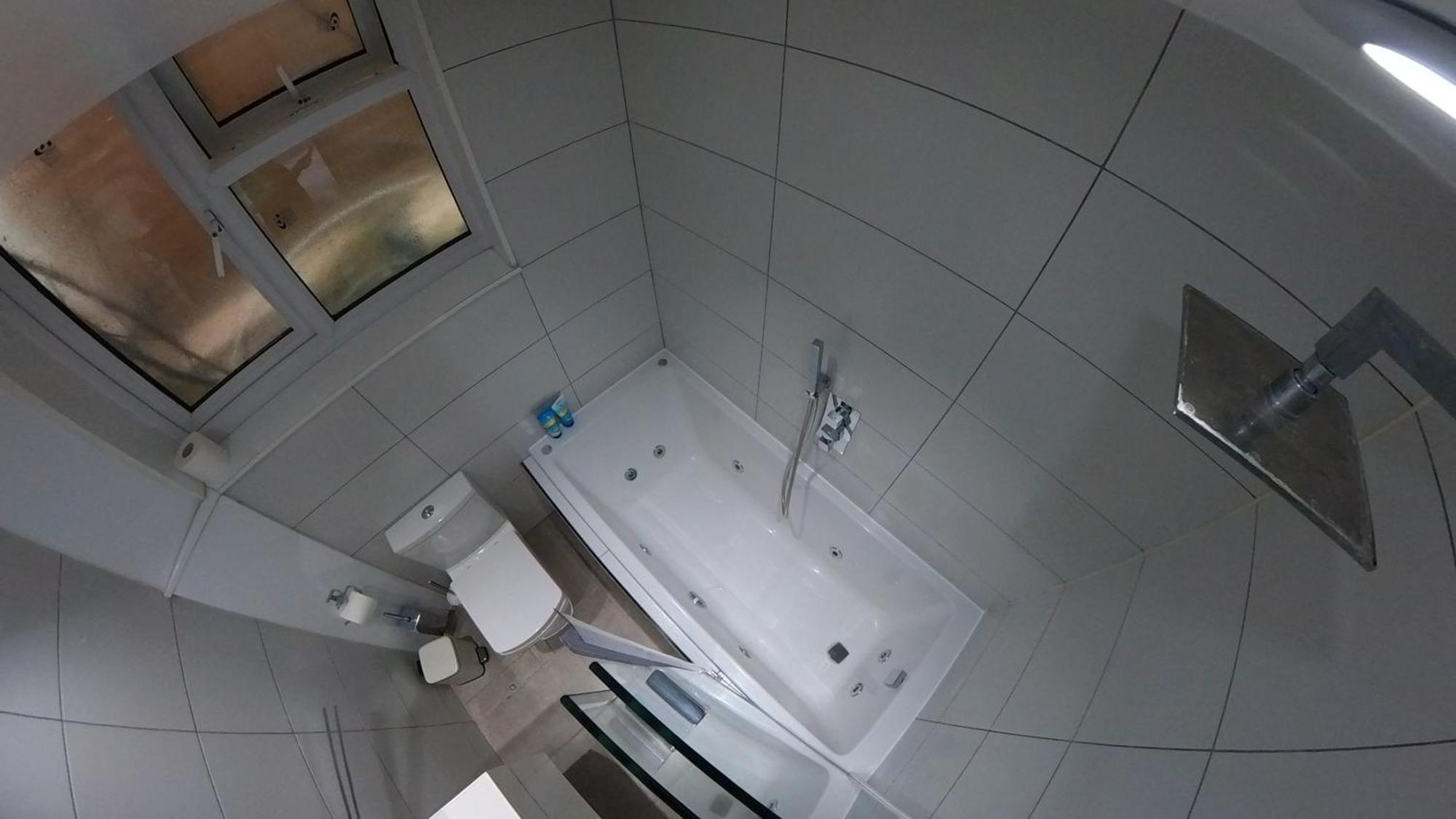 Ensuite With Jacuzzi * London
