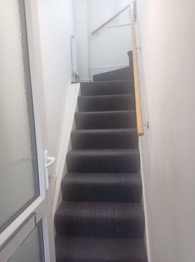 Stylish 2-bed Flat, Quick Access To Sights