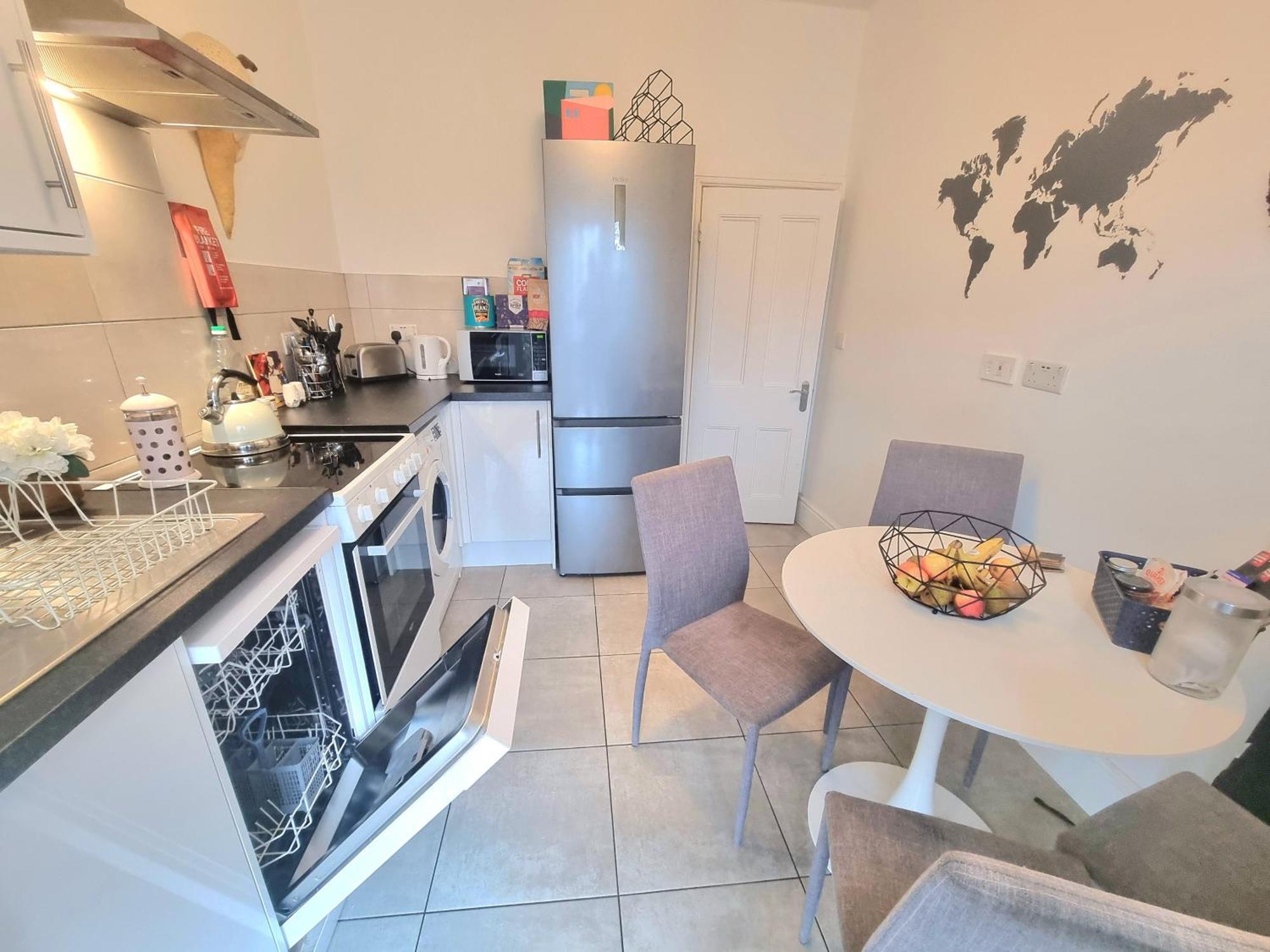Stylish 2-bed Flat, Quick Access To Sights Apartamento