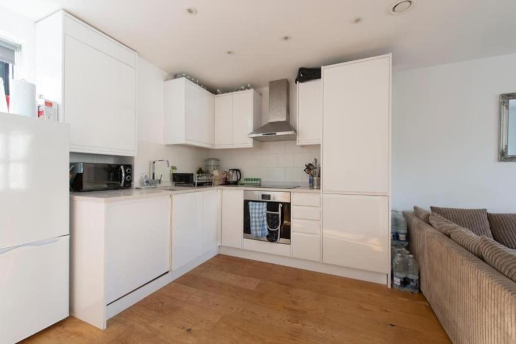 Appartement Modern Large 2 Bed Near Station