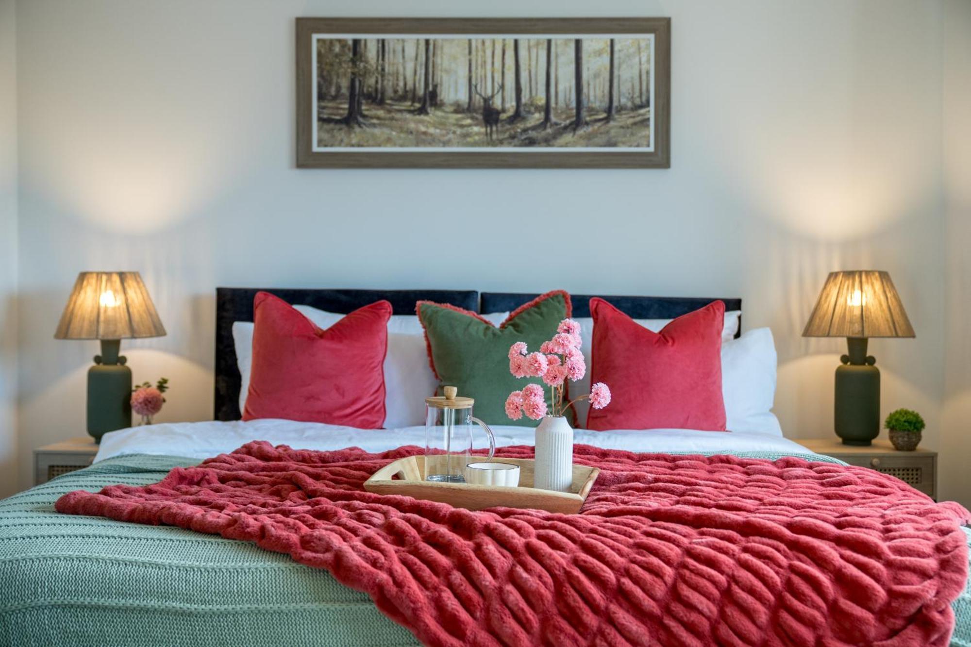 5 Star - Stylish 2 Bed In -excel, Airport *