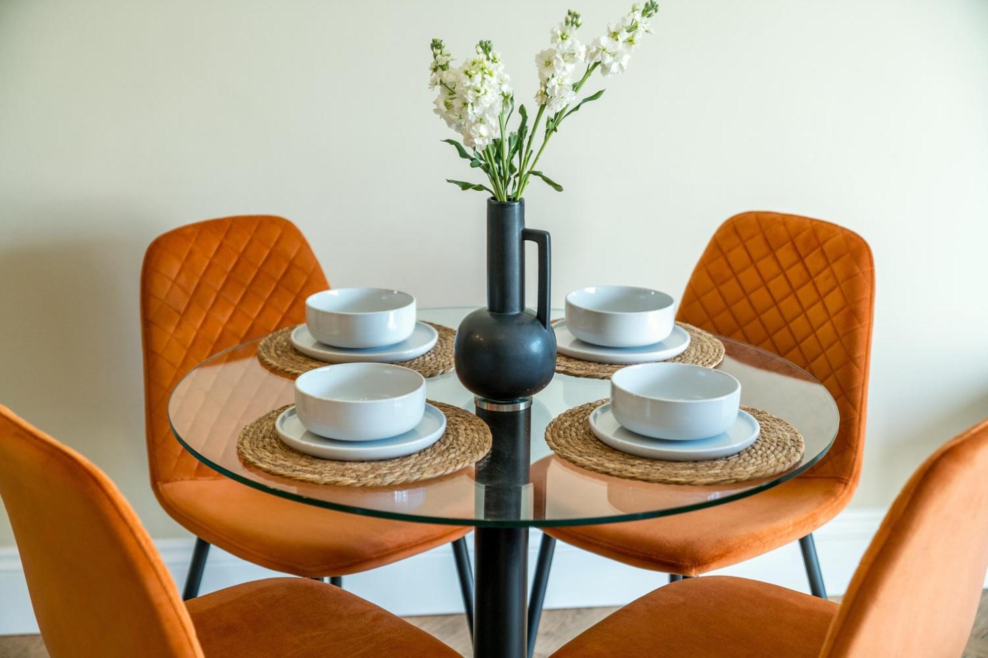 5 Star - Stylish 2 Bed In -excel, Airport Holiday home