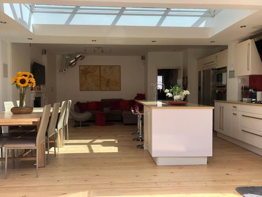 Villa Luxury 4 Bedroom House In Featured On Tv Londres