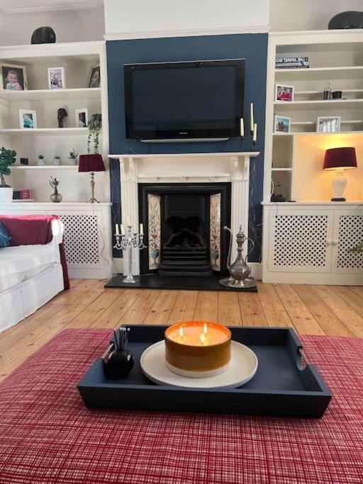 Luxury 4 Bedroom House In Featured On Tv * Londres