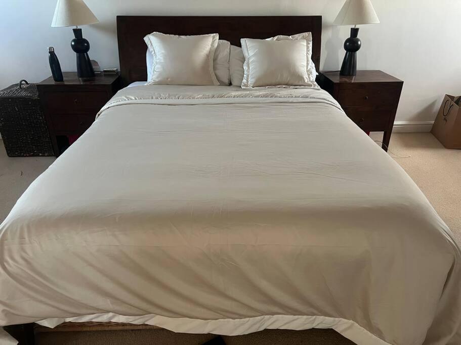 Luxury 4 Bedroom House In Featured On Tv Londres