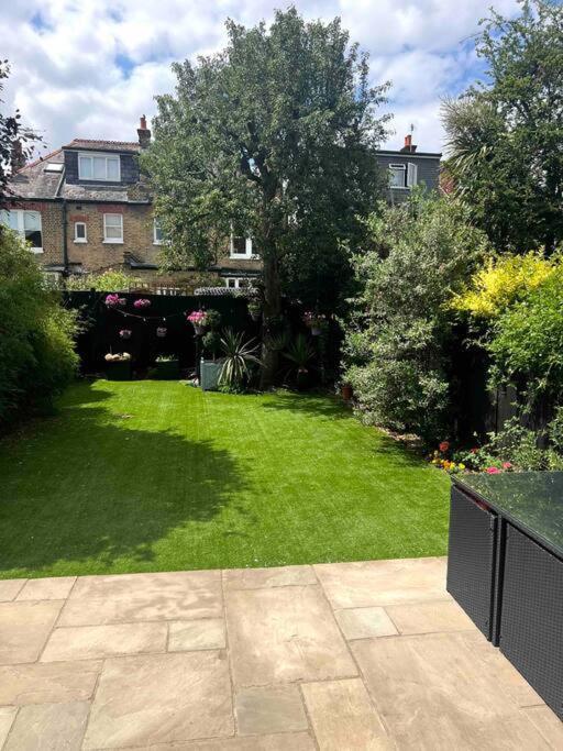 Villa Luxury 4 Bedroom House In Featured On Tv Londres
