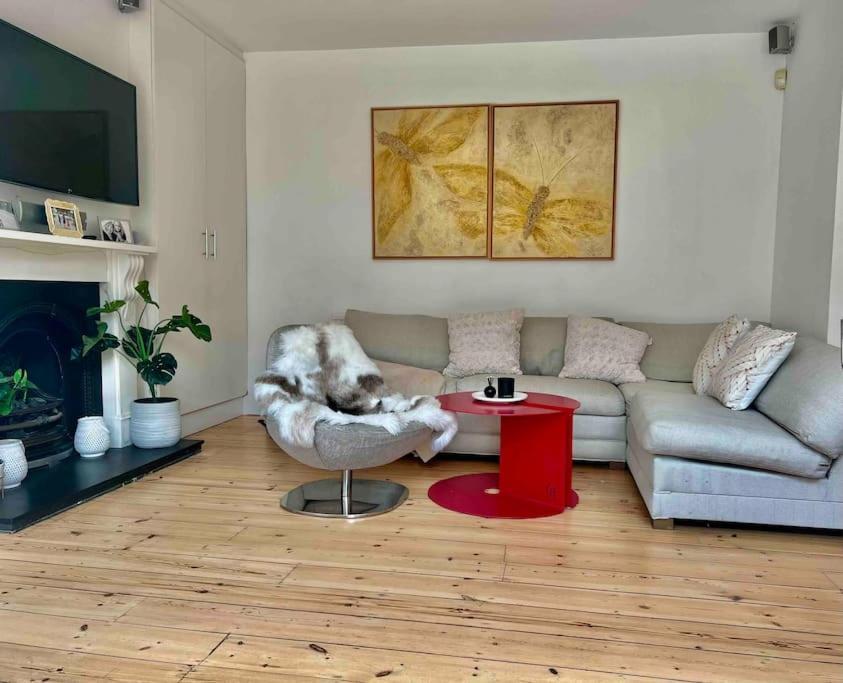 Luxury 4 Bedroom House In Featured On Tv Londres
