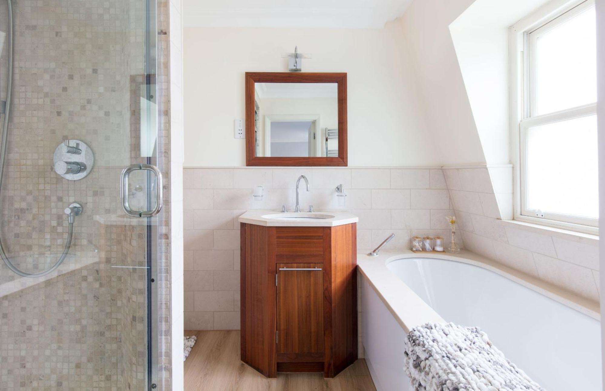 Spacious Quiet 4bedrooms 6beds House With Private Garage 5min Walk To Paddington Station Hébergement de vacances *