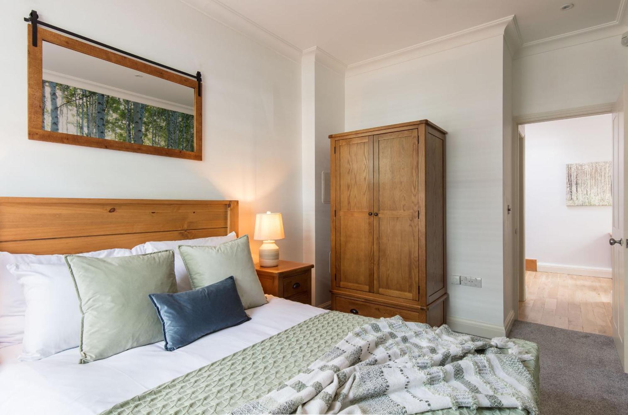 Spacious Quiet 4bedrooms 6beds House With Private Garage 5min Walk To Paddington Station Hébergement de vacances Londres