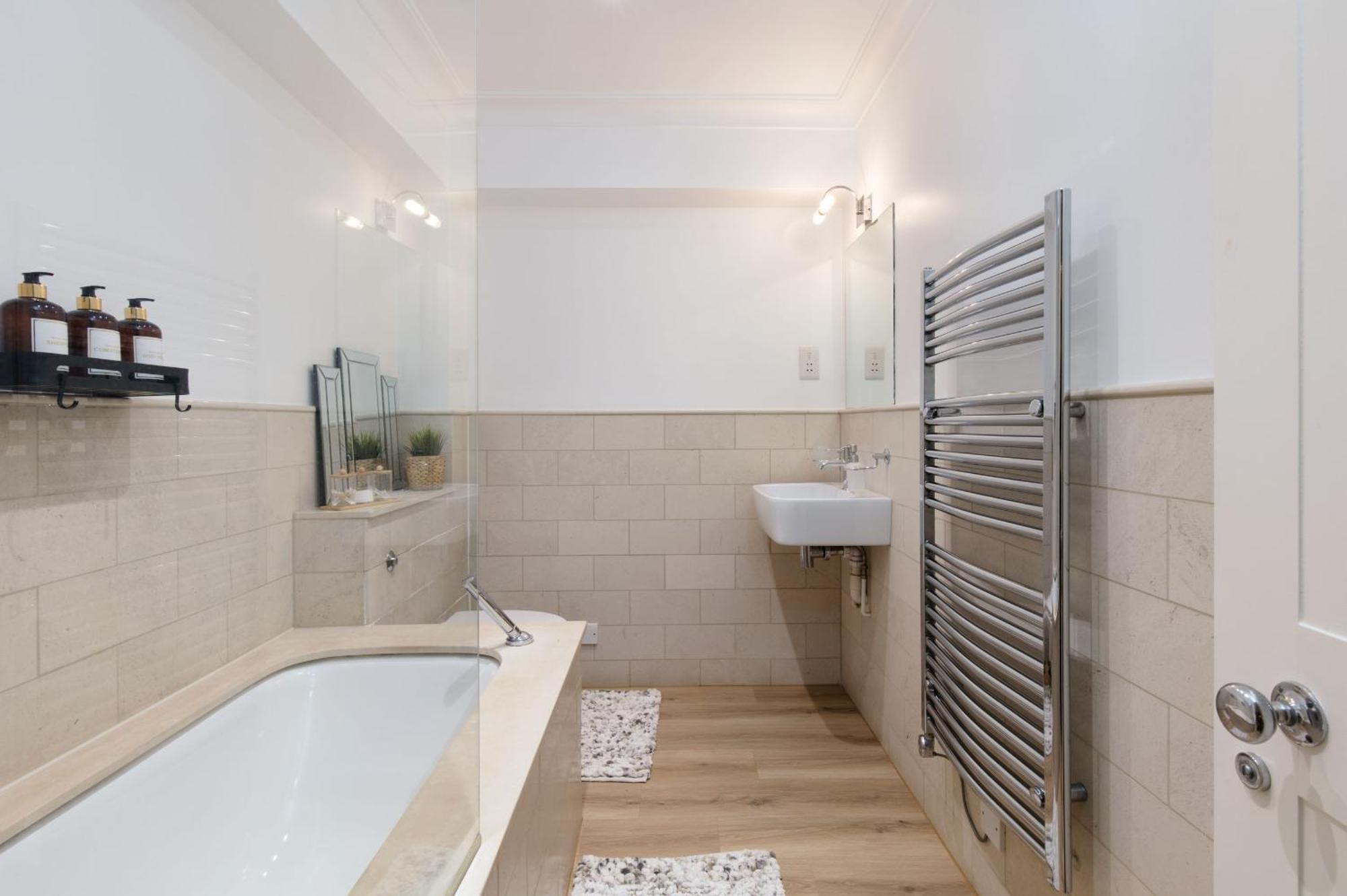 Spacious Quiet 4bedrooms 6beds House With Private Garage 5min Walk To Paddington Station