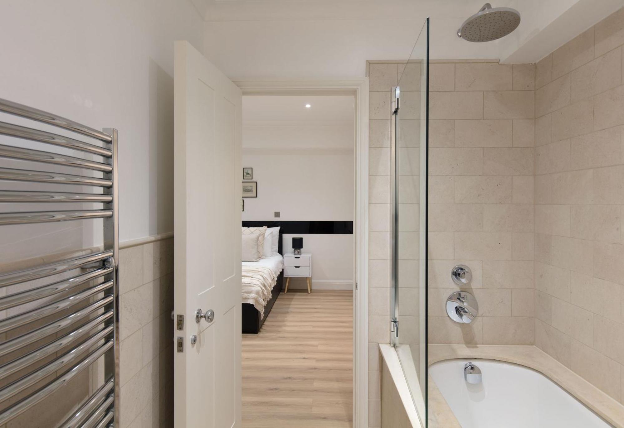 Spacious Quiet 4bedrooms 6beds House With Private Garage 5min Walk To Paddington Station Hébergement de vacances