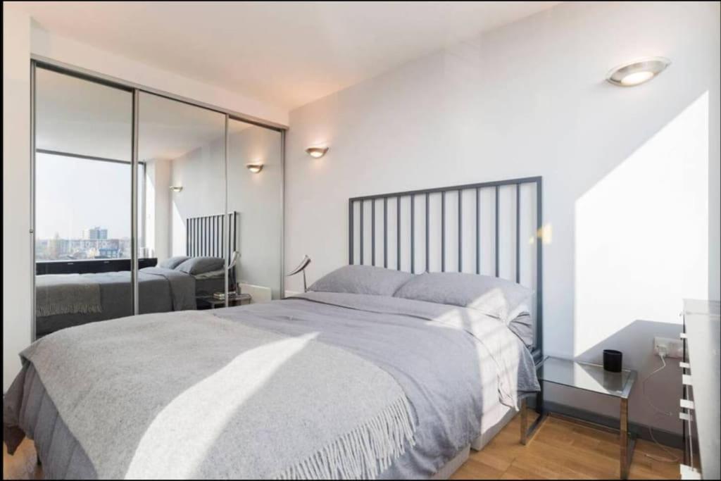 Apartamento Modern 2-bed 5 Mins From Bridge