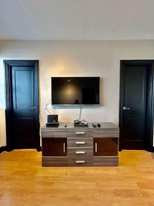 Chelsea Cloisters - One Bedroom Serviced *