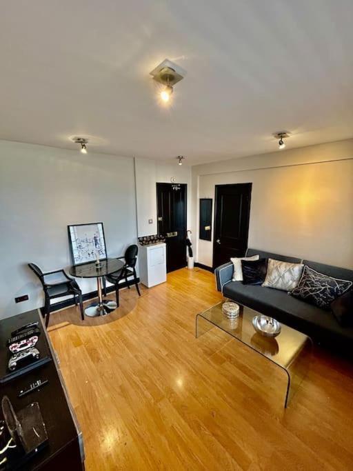 Chelsea Cloisters - One Bedroom Serviced Appartement Londen
