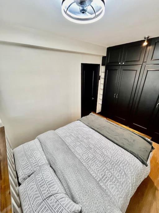 Chelsea Cloisters - One Bedroom Serviced *
