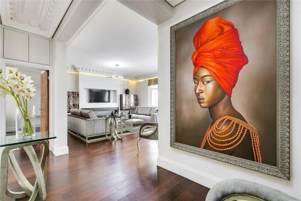 Mayfair Luxury Apartment *