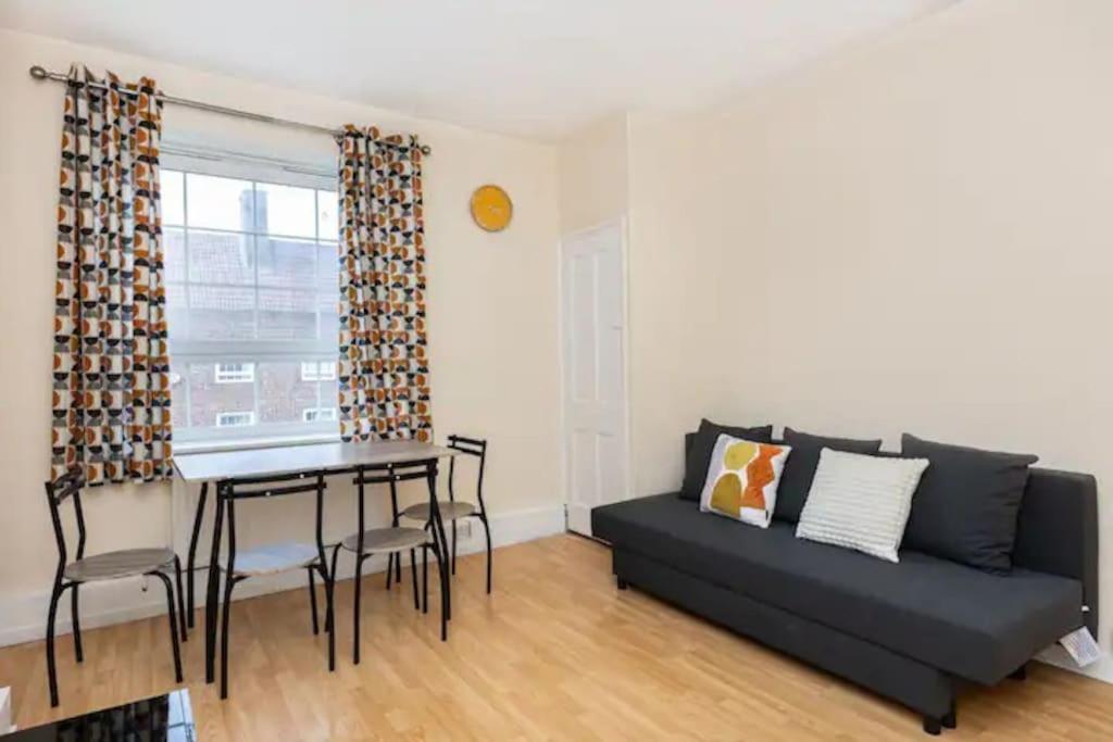 Tranquil 1br In South Bank With Onsite Parking Apartamento