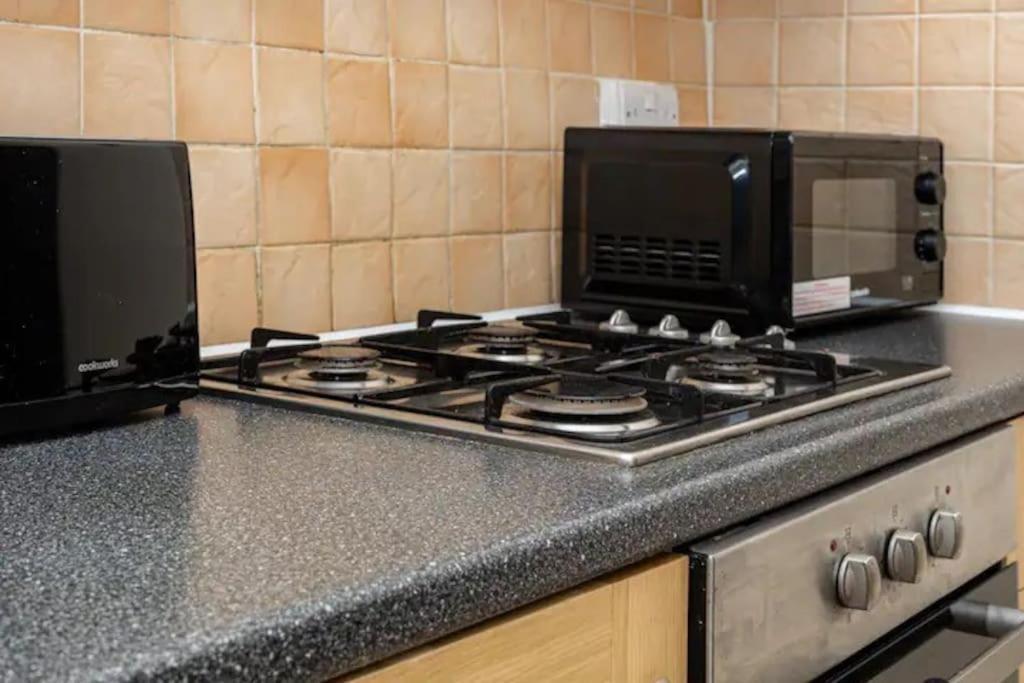 Tranquil 1br In South Bank With Onsite Parking *