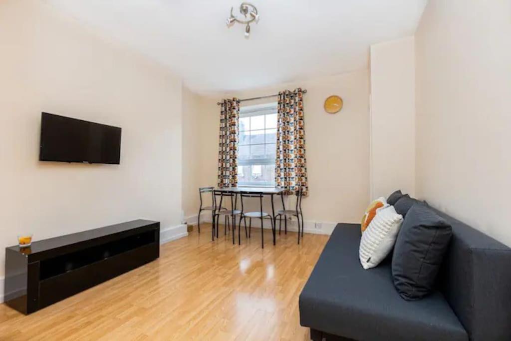 Tranquil 1br In South Bank With Onsite Parking Londres
