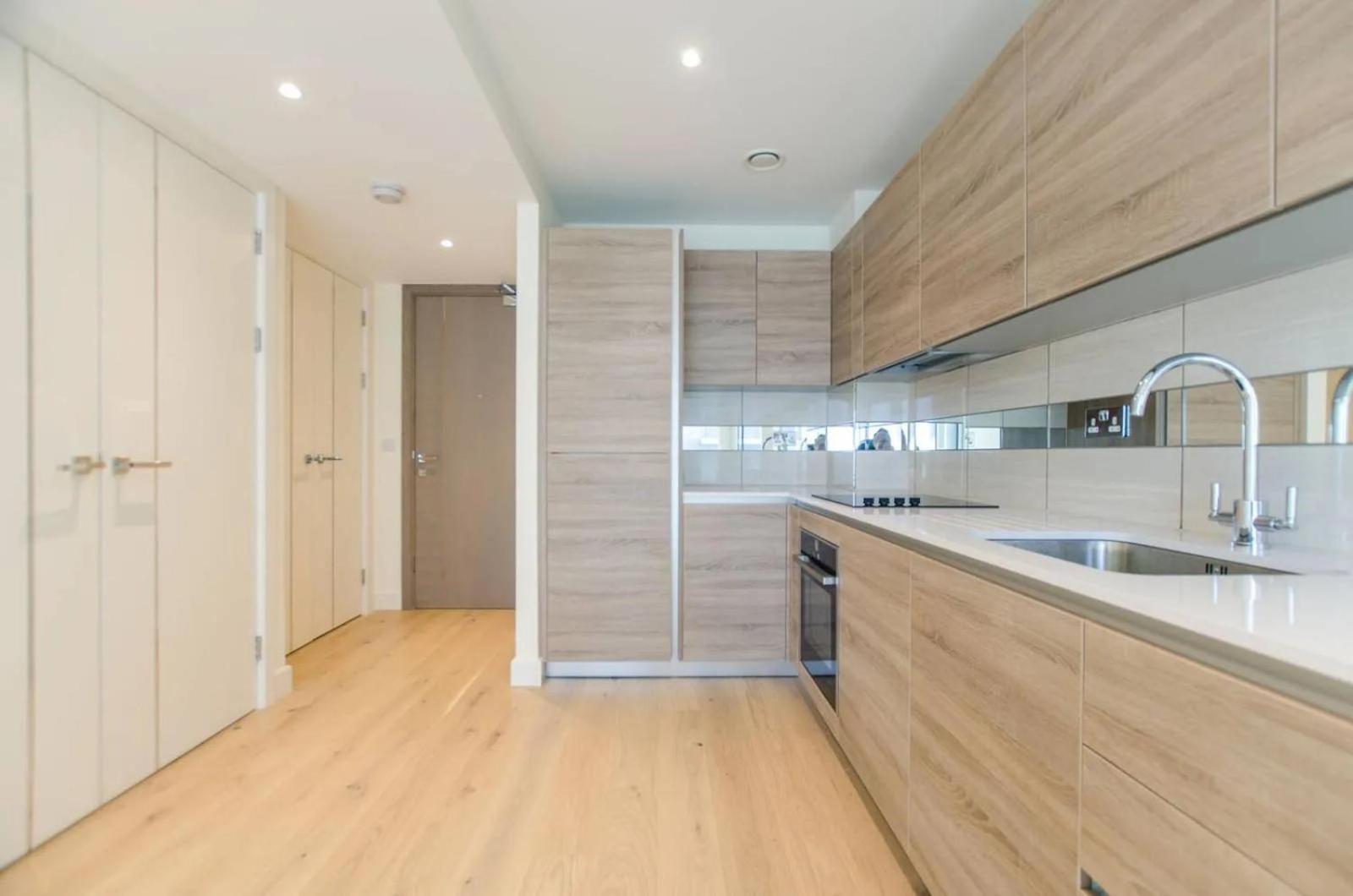 Luxury 1 Bed With Balcony Londres
