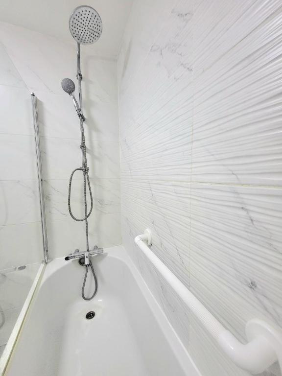 Appartement Three Bed Flat In Mile End Londres