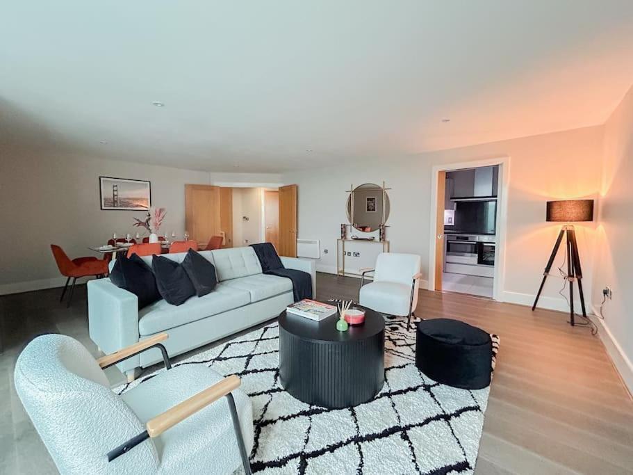Apartment Stunning Riverside London