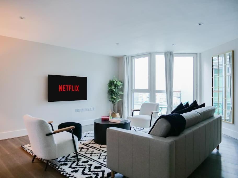 Apartment Stunning Riverside