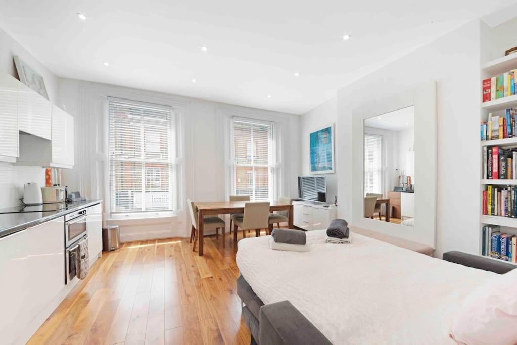 Huge 1 Bed -sleeps 4 De Lux Soho Fitzrovia Londres