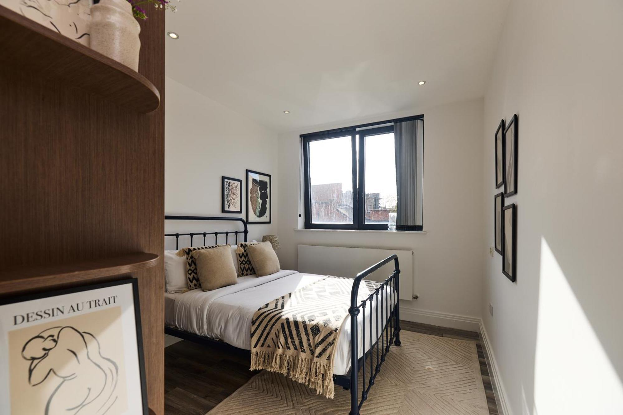 The Harlesden Place - Modern 3bdr Flat With Balcony London