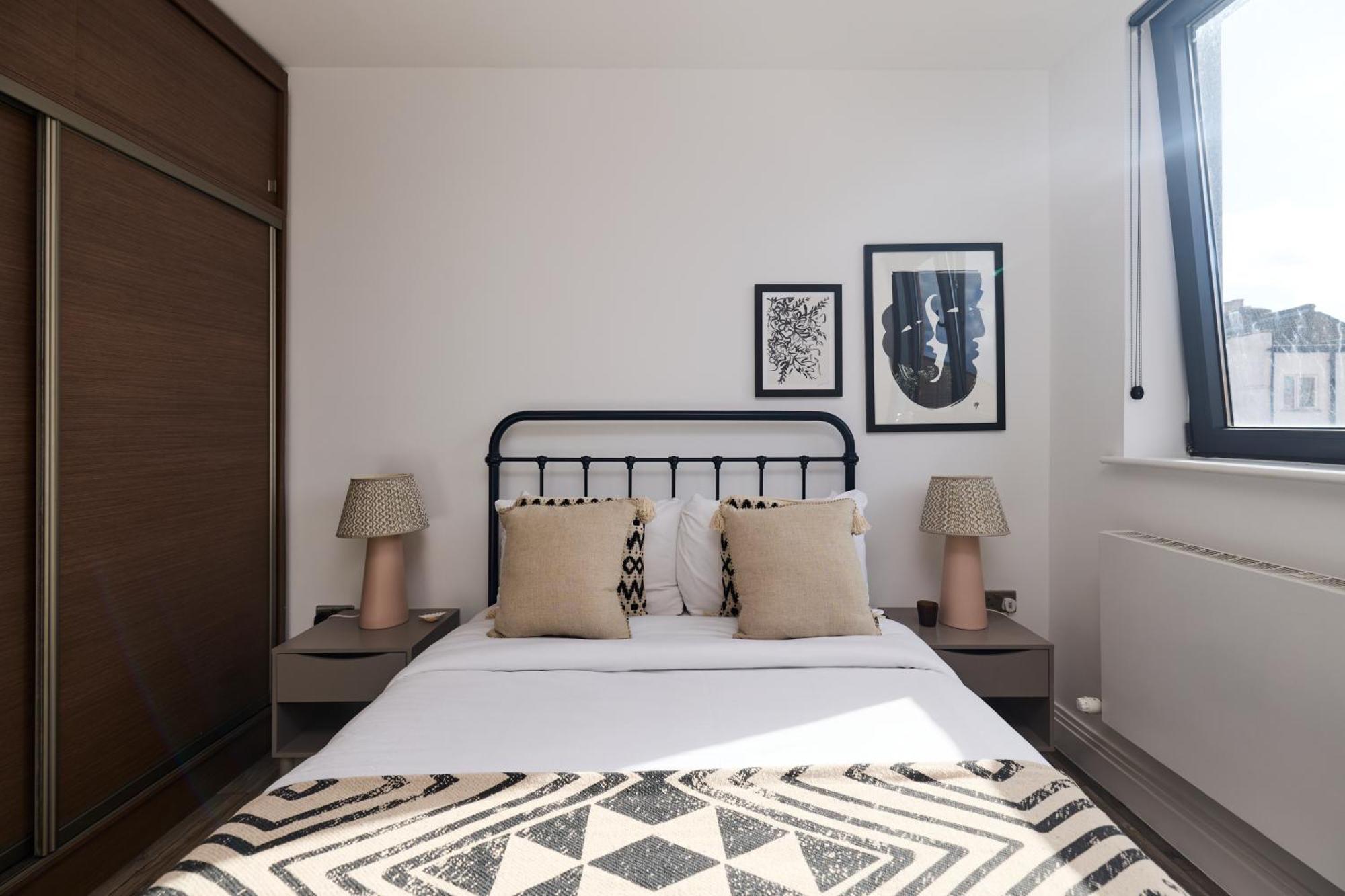 The Harlesden Place - Modern 3bdr Flat With Balcony Apartment *