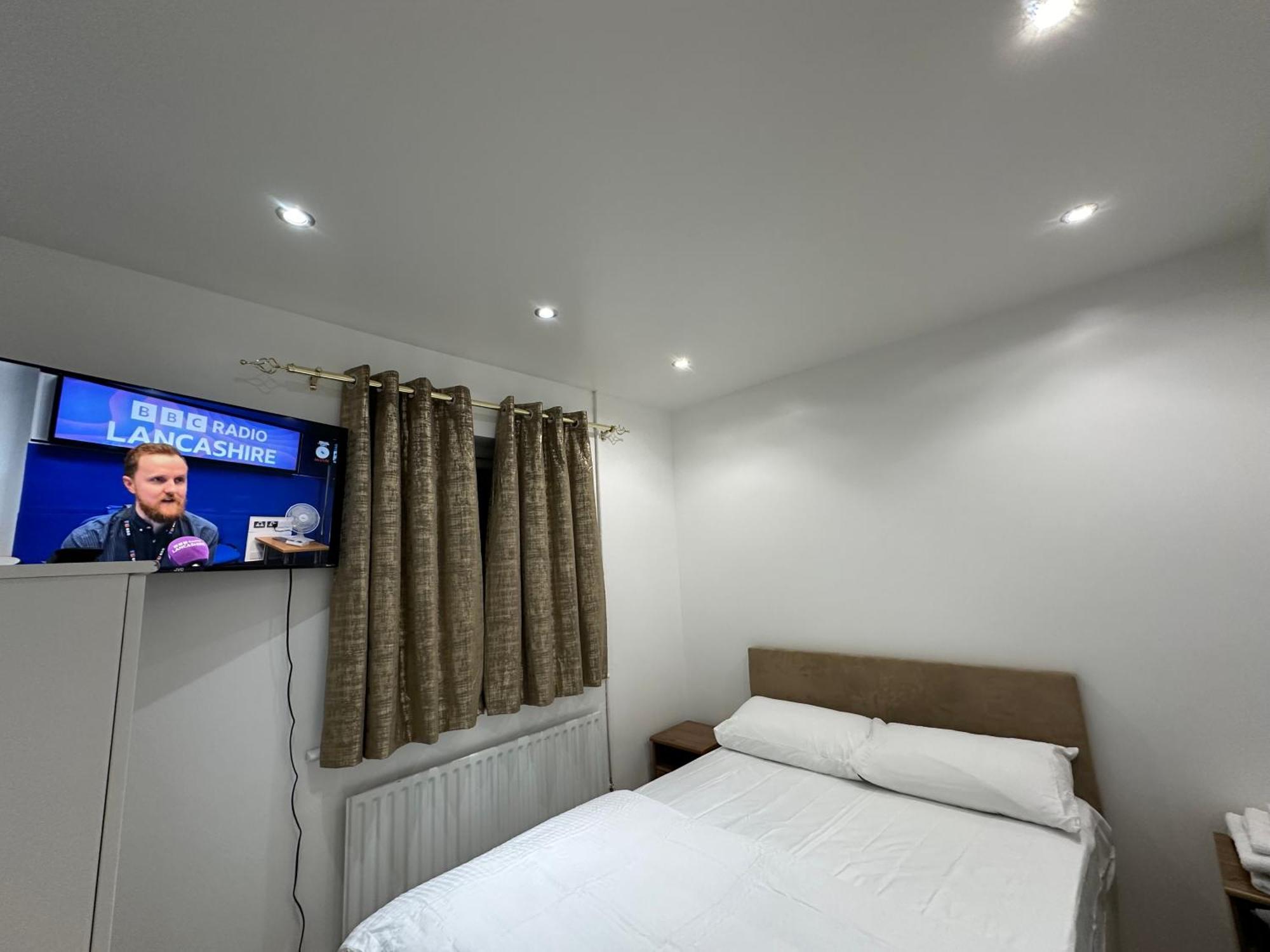Beautiful Double With Free Wi-fi And Free Parking Guest house *