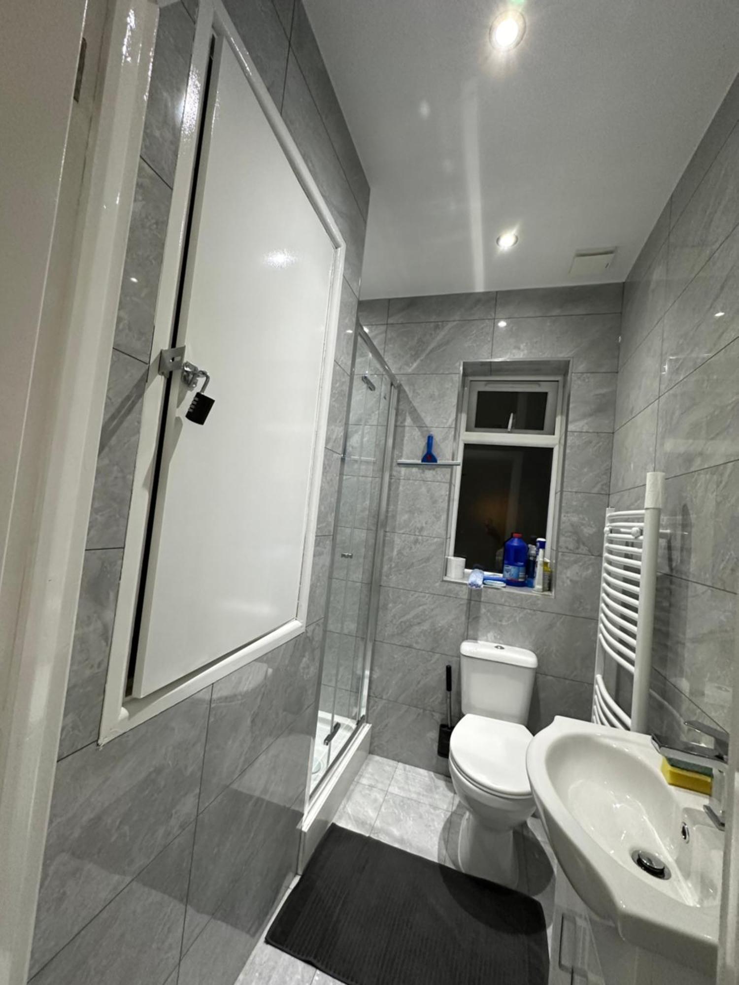 Beautiful Double With Free Wi-fi And Free Parking Guest house