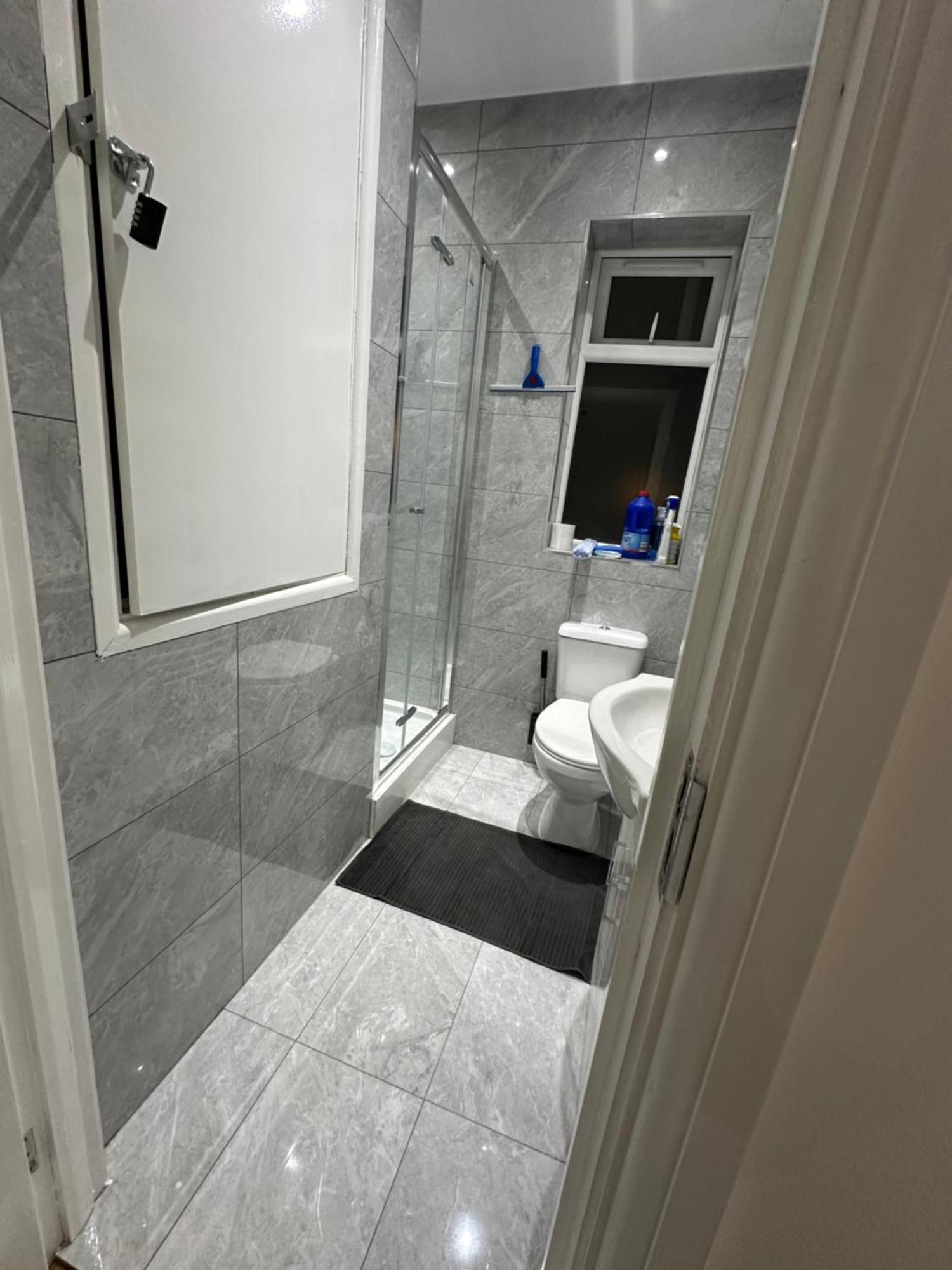 Beautiful Double With Free Wi-fi And Free Parking Guest house *