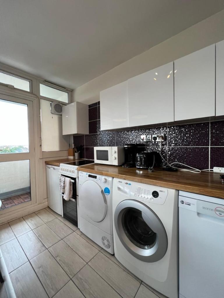 Amazing View 2 Bedroom In Abbey Road * London