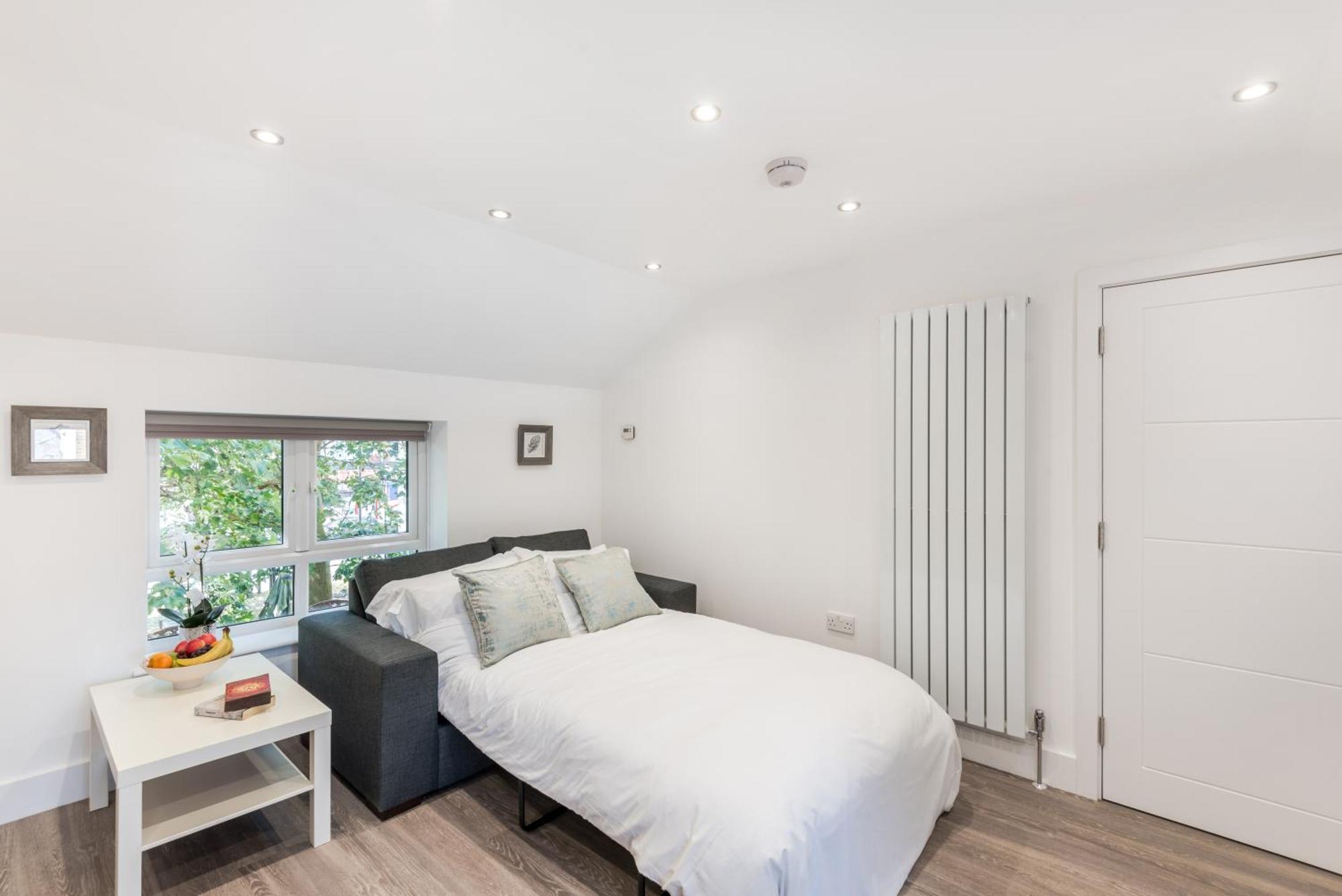 Modern 2 Bed By Livestay Short Lets & Serviced Apartment London