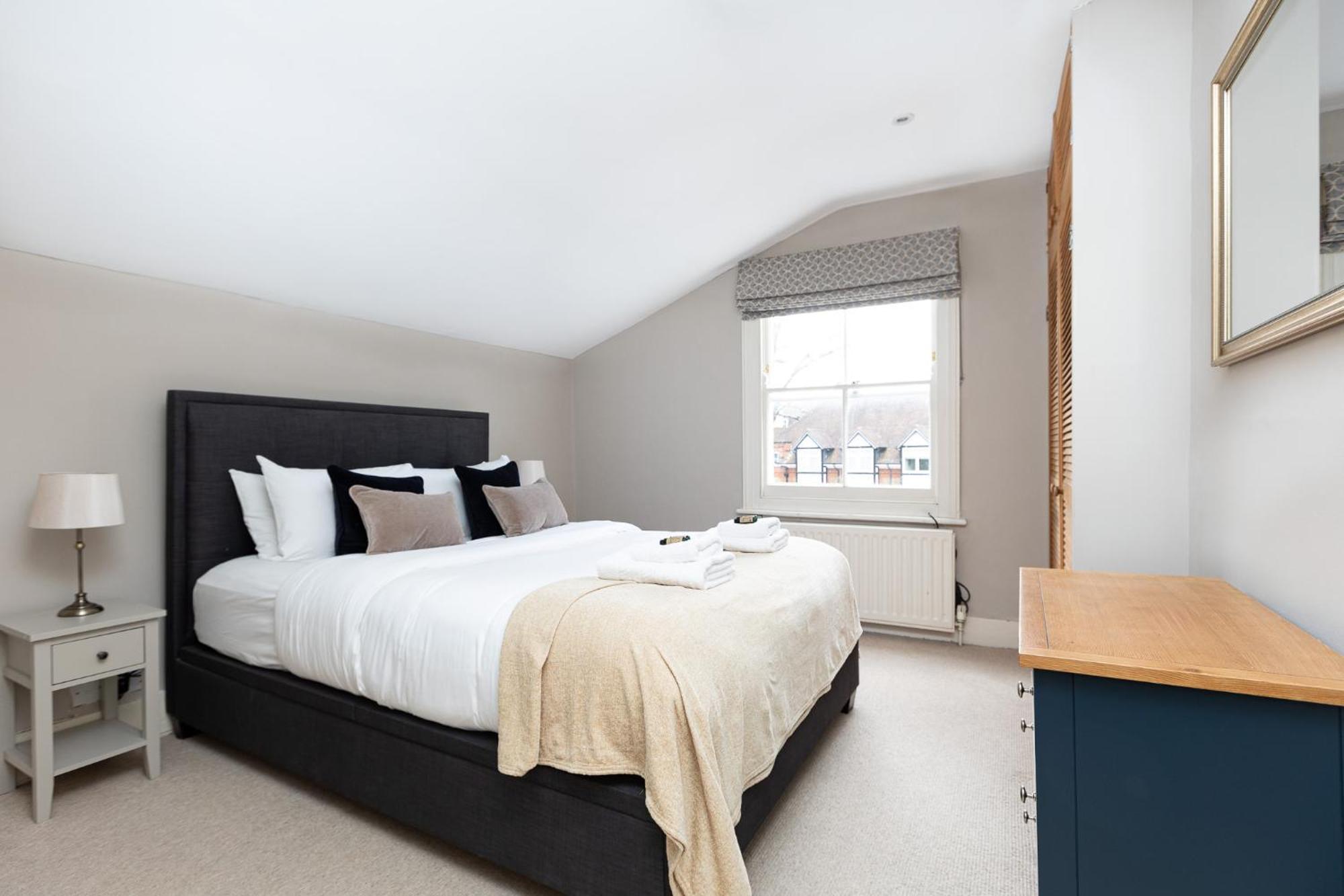 Charming 4 Bed Victorian House In Clapham Old Town Apartment London