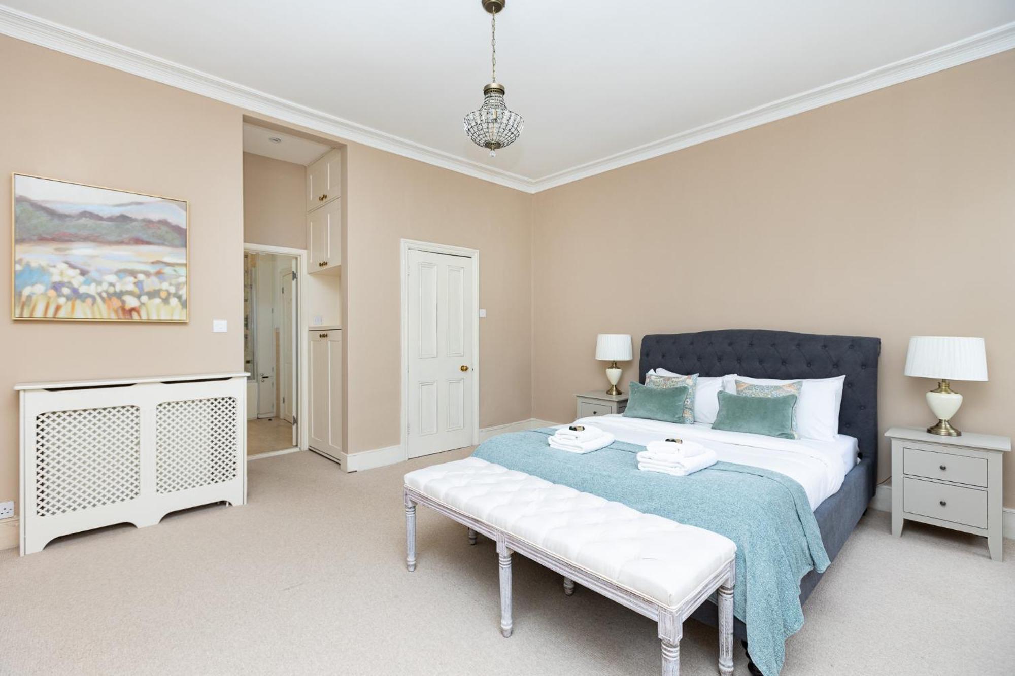 Charming 4 Bed Victorian House In Clapham Old Town Apartment *