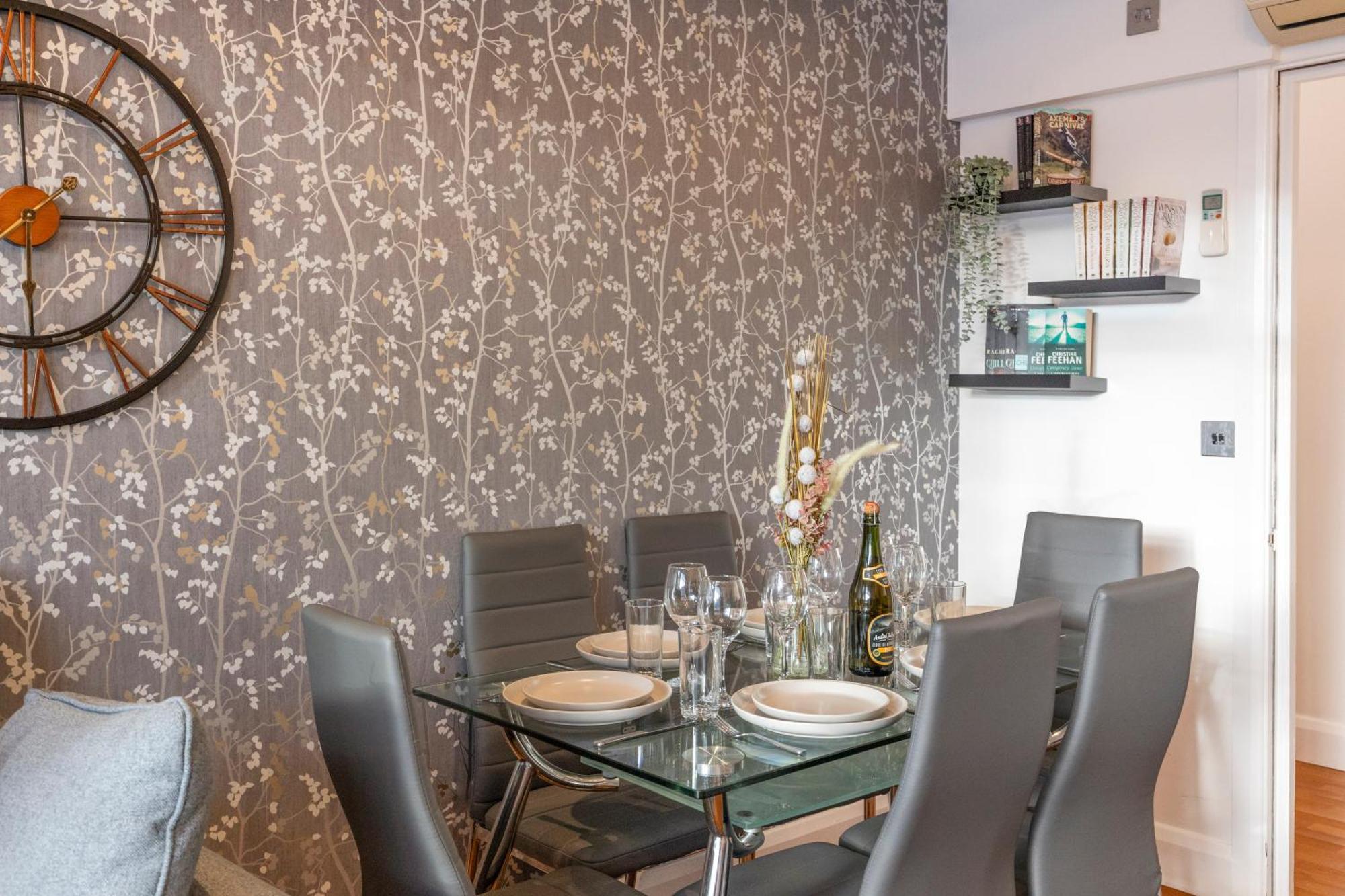 Central Located In City Of - Farringdon Station London