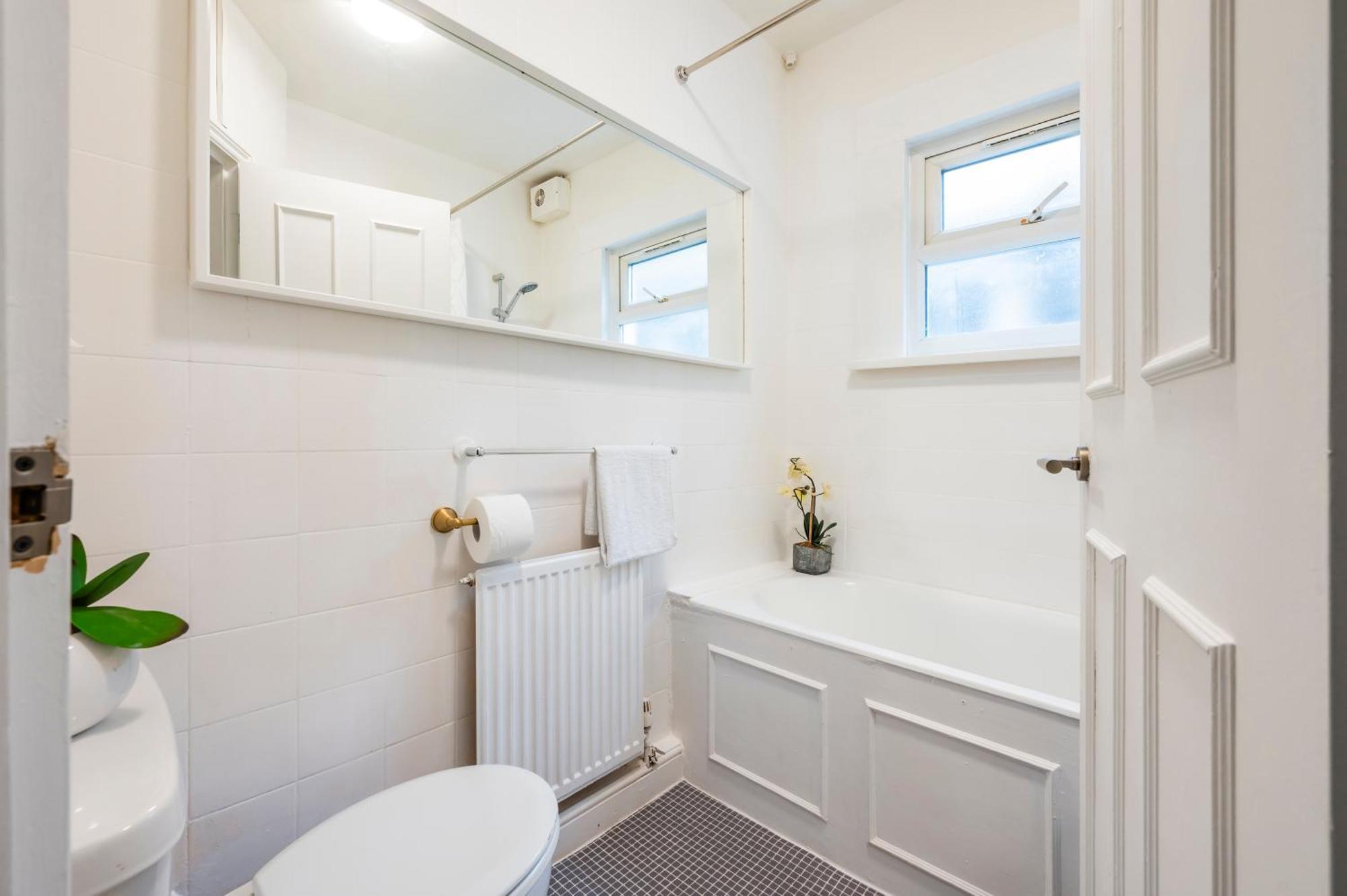 Beautiful Garden Flat Near Chelsea Apartment London