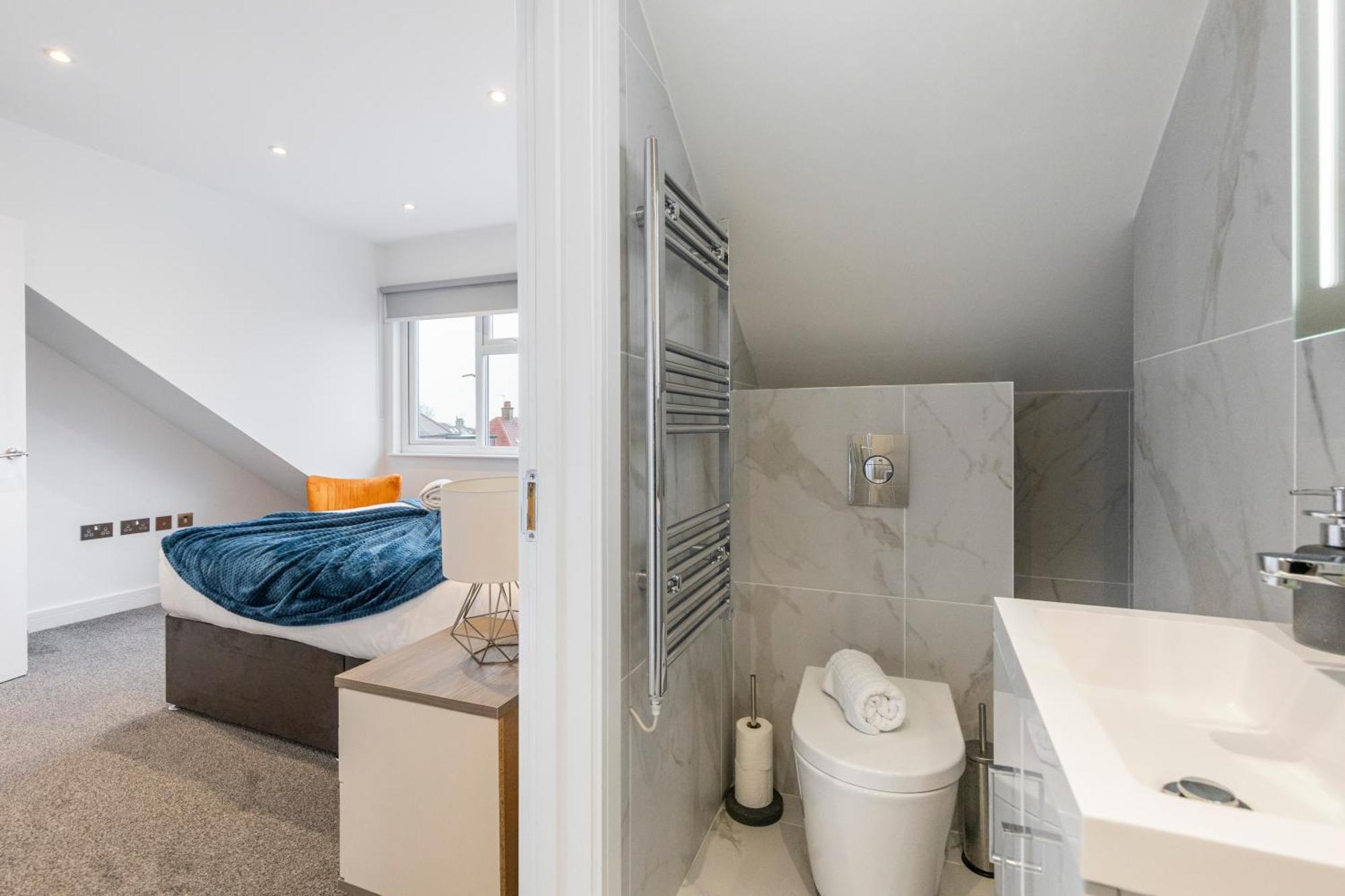 Luxurious 2 Bedroom - - Location *