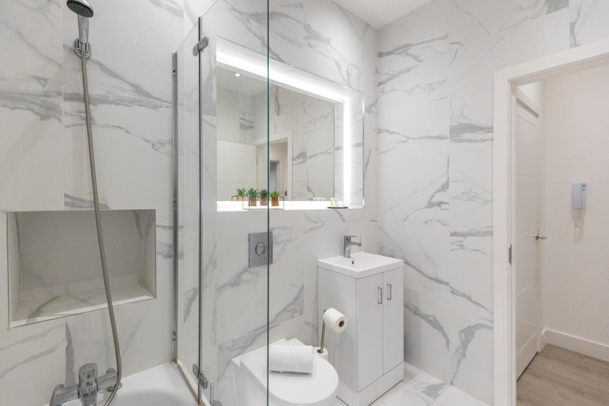 Spacious Luxury King Bed - Location * Londen