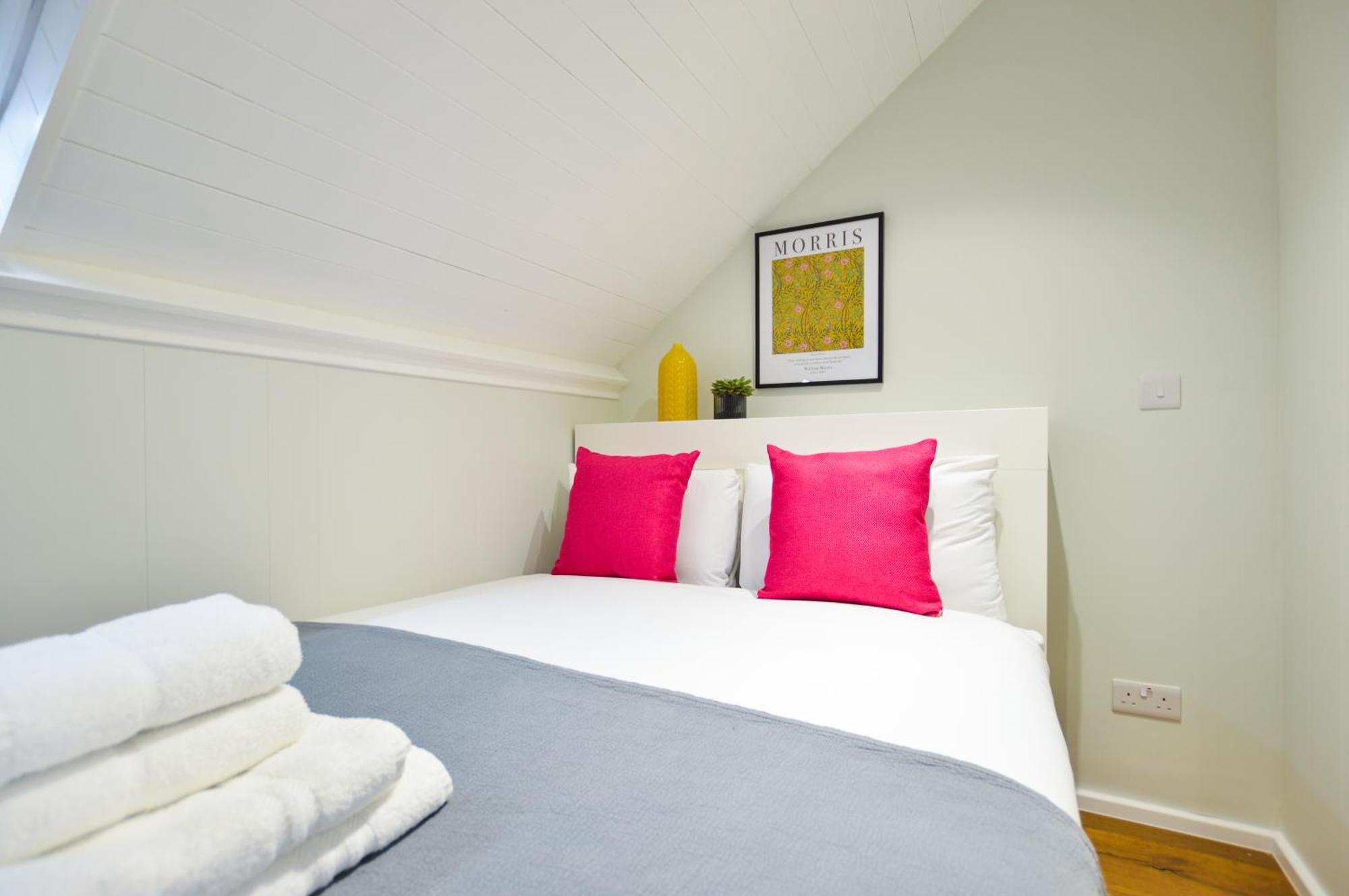 Split Level At West Hampstead By Concept Apartamento *