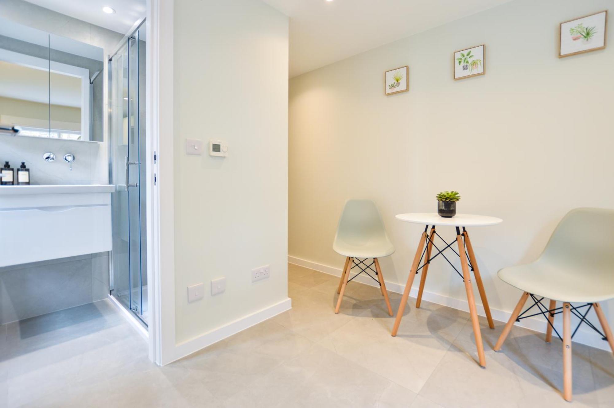 Split Level At West Hampstead By Concept Apartamento