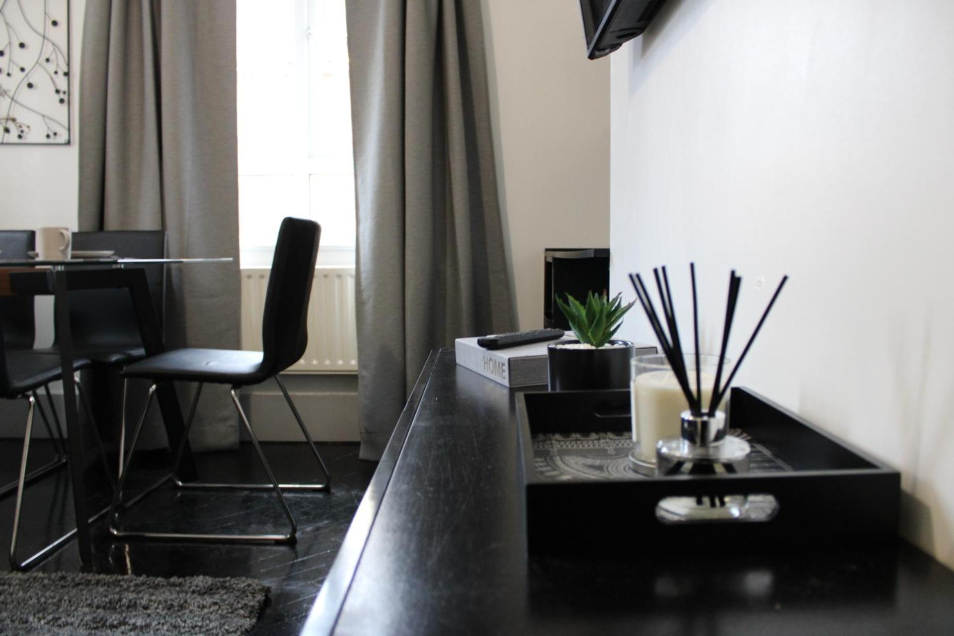 Clapham Common 3 Bed Apartment *