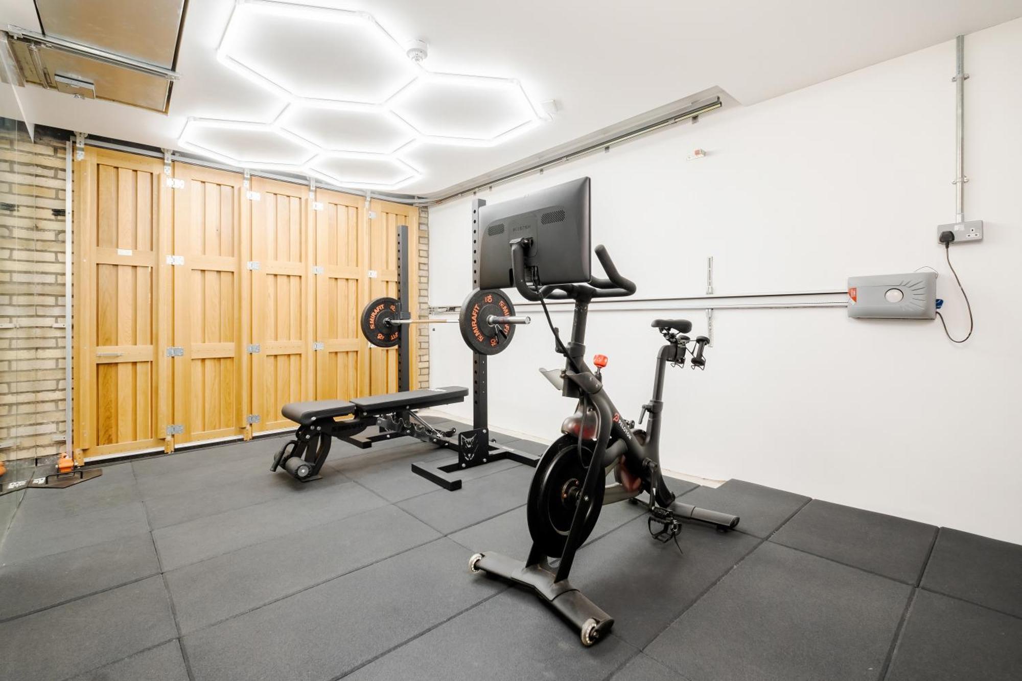 Luxury Mayfair Townhouse With A/c 3br 3ba *