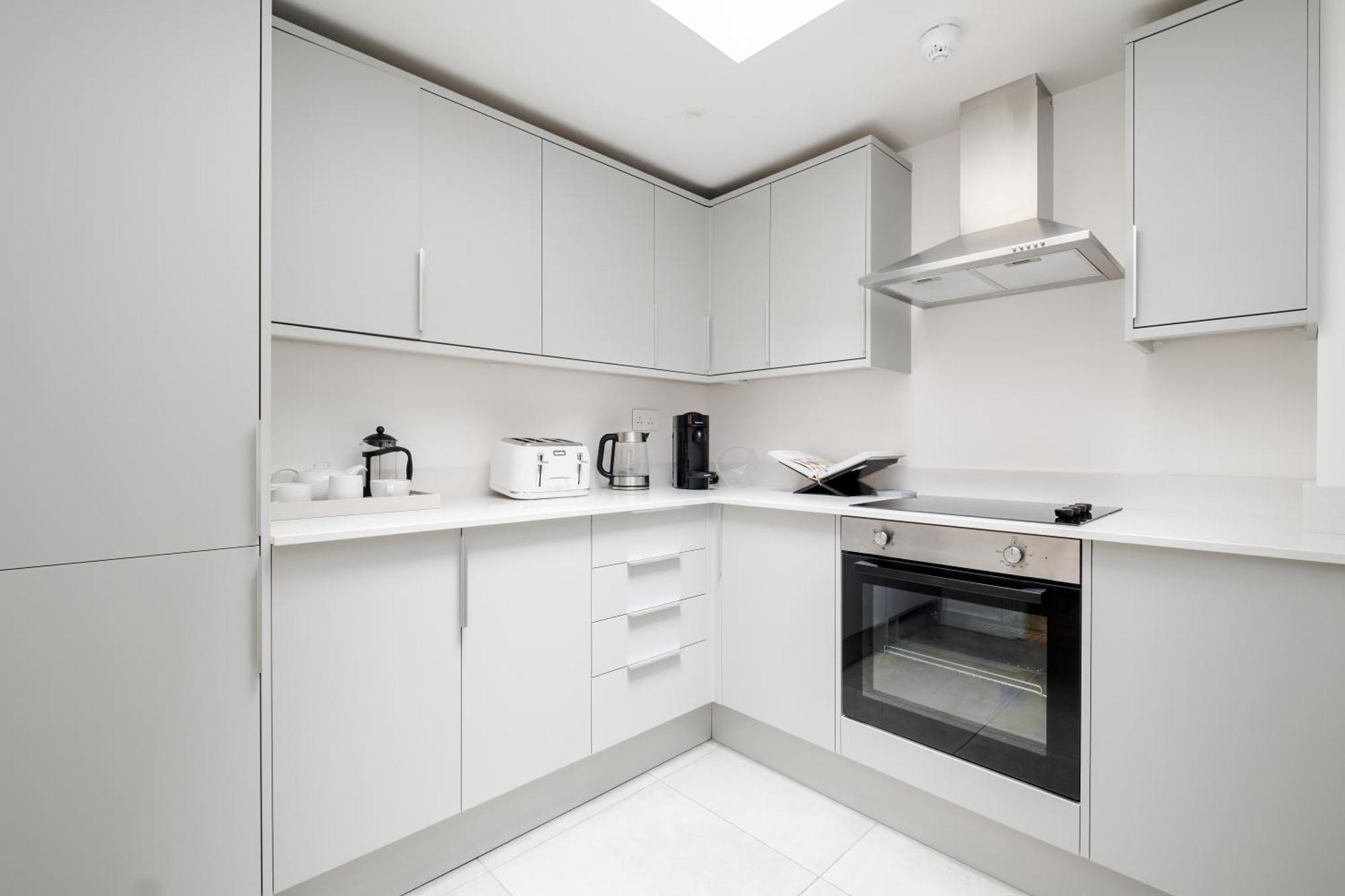 Luxury Mayfair Townhouse With A/c 3br 3ba * London
